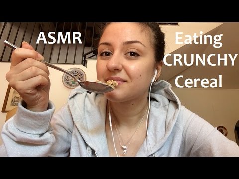 ASMR Milk and Cereal - Reading in Italian - Extremely Crunchy Eating Sounds