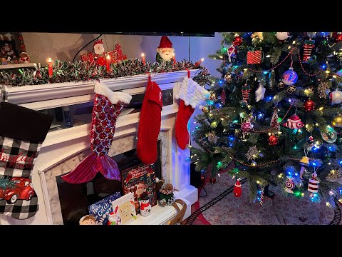 ASMR | tapping/scratching on christmas decorations