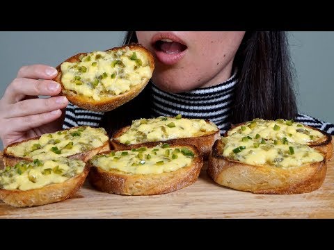 ASMR Eating Sounds: Vegan Cheesy Jalapeno Bread (No Talking)