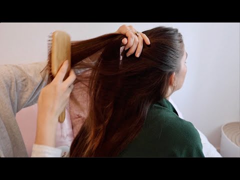 ASMR | Playing with my sister's hair 🎀( hairstyles, back tracing, whispering)