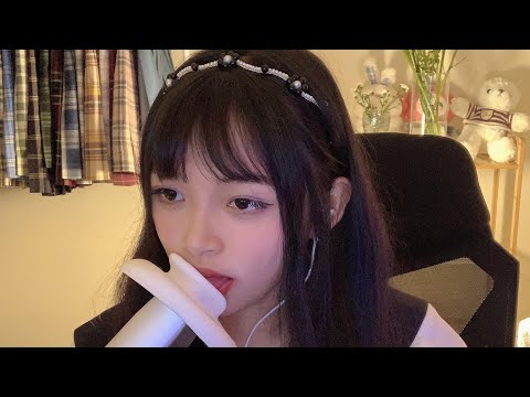 ASMR LALA｜Extreme Sensitive Mouth Sounds and ears licking put you into sleep 第一次尝试露脸吃耳口腔音~