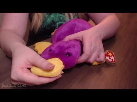 Visual ASMR - Petting/Scratching/Rubbing Stuffed Animals 🐻🐸
