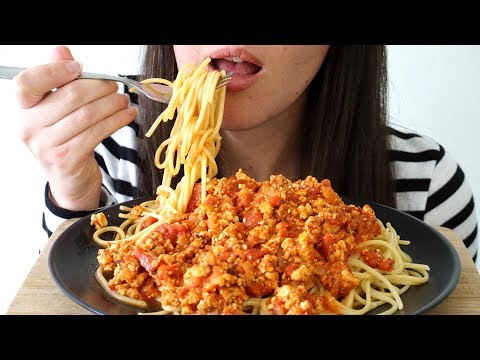 ASMR Eating Sounds: Spaghetti Bolognese (Whispered)