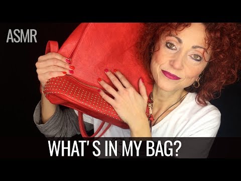 [asmr ita] WHAT'S IN MY BAG? [whispering]