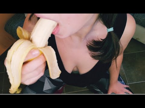 Banana asmr - sensual licking, sucking - mouth sounds, heavy breathing 🔞