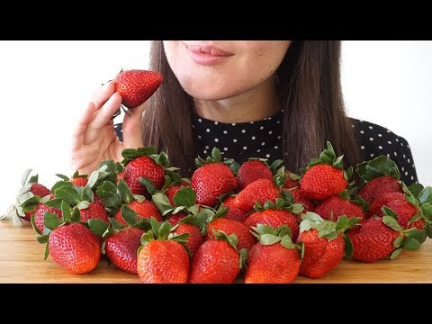 [ASMR] Eating 1kg of Strawberries! ~ Soft Eating Sounds (No Talking)