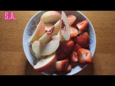 Asmr || Strawberries & Peach Slices Eating Sounds (NOTALKING)